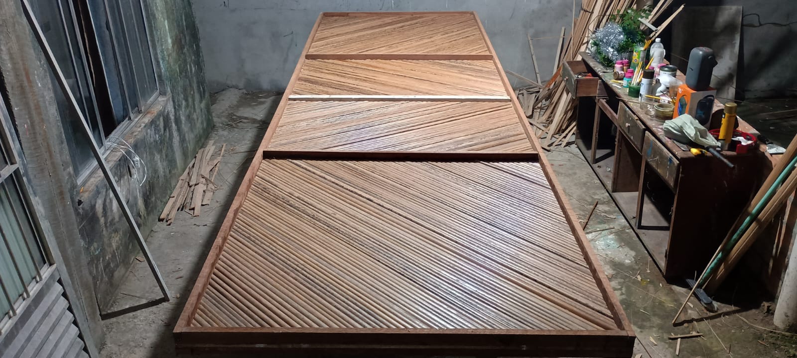 Parte de trás do quadro/tela feito em um acabamento de talas de miriti